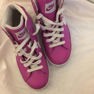 🎀Nike Hot Pink High Tops 6.5